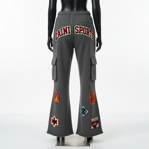 กางเกงขาบานผ้าฟลีซพรีเมียม ผ้าคอตตอนผสมโพลีเอสเตอร์เนื้อหนา สีเทา ปักโลโก้แบบกำหนดเอง - Product Image 2