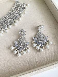 Conjunto de joyería de diamantes de imitación de acero inoxidable para novia pesada con collar de cristal y pendientes al por mayor de línea de importación de fábrica - Product Image 3