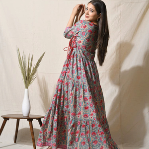 Vestido cruzado floral estampado a mano, vestido tradicional indio de algodón 100%, vestido informal y bonito de estilo para exteriores - Product Image 1