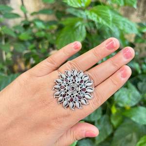 Anillo de banda Floral bohemio hecho a mano para mujer, diseño Tribal indio étnico oxidado, joyería fina ajustable de plata antigua - Product Image 1