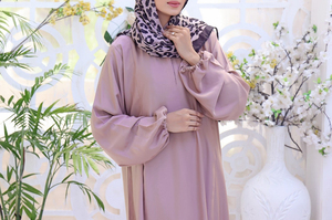 ชุดเดรสอิสลามแบบคาฟตัน/อาบายะห์ มีกระเป๋าหน้าอก ใส่ได้ทุกฤดู คุณภาพสูง รับผลิตตามแบบ (OEM)  ขั้นต่ำในการสั่งซื้อน้อย เหมาะสำหรับสาวรูปร่างสูง  ชุดสำหรับงานอีด/งานแต่งงาน  แบบเรียบ - Product Image 4