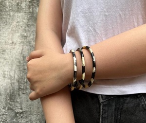 Pulseras mixtas de cuerno de búfalo natural plano pulido diseño bohemio, brazaletes artesanales de lujo de Vietnam venta al por mayor personalizado aceptar - Product Image 2