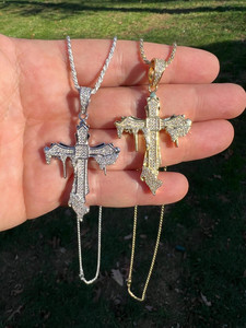 Colgante de Cruz Clásico de Plata de Ley 925 Chapado en Oro de 14K con Moissanita de Claridad VVS con Corte Micro Pavé, Diseño Único para Enamorados - Product Image 6