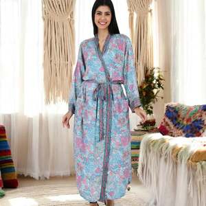 Ensemble Kimono Cami en Soie Florale Bleu Pastel Rose Taille Unique pour Femme – Tenue de Détente et Cache-Maillot de Bain - Product Image 3