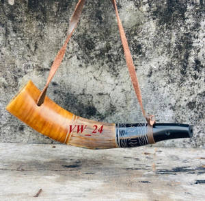 Corne à souffler en os de bœuf de 25-30 cm pour reconstitution viking, artisanat naturel, avec sangle en cuir poli, style animal - Product Image 1