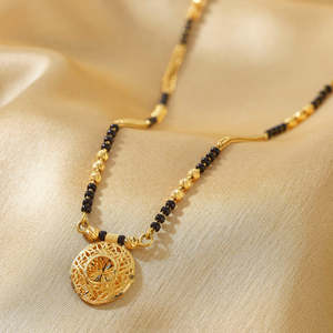 จี้ทองคำทรงกลมเรืองแสง Mangalsutra - เครื่องประดับสะสมทางวัฒนธรรม - Product Image 1