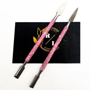 Pousse-cuticules en acier inoxydable à double extrémité écologique personnalisé par OEM Ensemble de pédicure et manucure en métal à bord droit - Product Image 3