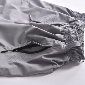 Nouveau pantalon de ski imperméable gris léger au design baggy avec bouches d'aération à taille élastique et poches zippées sécurisées - Product Image 3