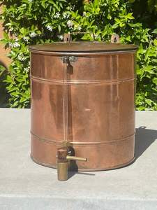 Dispensador de líquido de cobre de primera calidad con grabado intrincado para una decoración elegante de cocina y comedor - Product Image 2