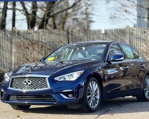 INFINITI Q50 Luxe AWD 2024 Bleu Frais, Occasion avec Toit Ouvrant, Pack Exécutif, Démarrage à Distance, Sièges en Cuir, Boîte Automatique, Jantes en Alliage - Product Image 1