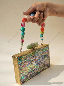 Sac à main de soirée de luxe fait main pour femmes, confectionné à partir de matériaux naturels avec un cadre en laiton de qualité supérieure pour les fêtes et les mariages - Product Image 3