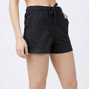 Short chaud léger et surdimensionné pour femmes avec logo personnalisé prix de gros fabriqué au Pakistan pour une utilisation décontractée en plein air - Product Image 2