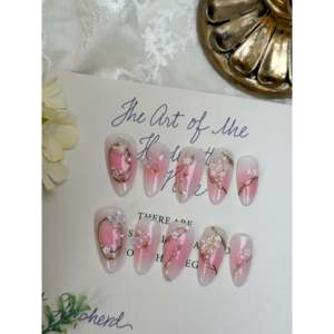 Autocollants pour ongles press-on Blushing Garden, élégants et inspirés du jardin - Product Image 3