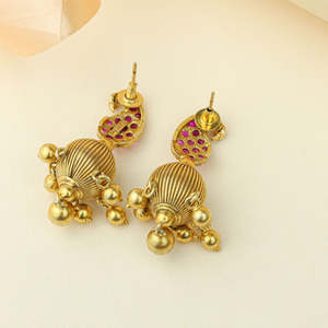 Pendientes colgantes Anokhi Morni Kemp Stone Laxmi Temple Jhumka en tono dorado, estilo religioso clásico y moderno, hechos de aleación de zinc. - Product Image 5