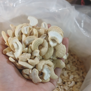 ขายด่วน! เม็ดมะม่วงหิมพานต์ (แคชชู) แบบแตก แห้ง ยี่ห้อ SANTIGO  ขั้นต่ำในการสั่งซื้อน้อย - Product Image 1