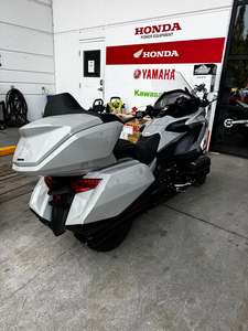 Moto de tourisme haut de gamme 1800cc avec pack confort - Product Image 3