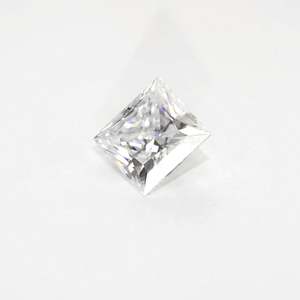 Diamant Moissanite Certifié D VVS1 en taille princesse, produit en vrac - Product Image 1
