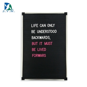 Tablero de Letras de Plástico Negro Portátil y Intercambiable para Publicidad con Marco de Aluminio - Product Image 1