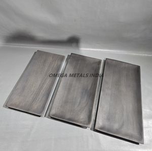 Plateau en bois de manguier fait main de haute qualité avec design artistique coloré et poignées robustes pour un décor élégant de maison et de cuisine - Product Image 1