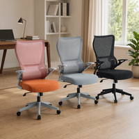 Chaise de bureau à dossier haut en maille, marque privée, avec accoudoirs rabattables, soutien lombaire réglable et base pivotante à tension inclinable