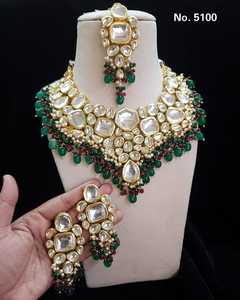 Derniers bijoux indiens de mode exclusifs collier Kundan de mariage lourd ensemble avec boucles d'oreilles Collection Maangtikka pour fille - Product Image 1