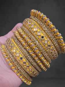 2025 nouveaux bracelets/chudiyan en verre vert brillant pour femmes et filles avec une taille personnalisée à un prix abordable par A.M IMPEX - Product Image 4