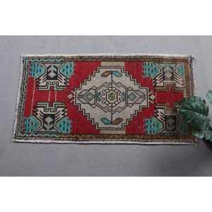 Alfombra Vintage de 1.7x3.2 pies, Alfombra Turca Pequeña, Alfombra con Estampado Animal Rojo y Azul - Product Image 3