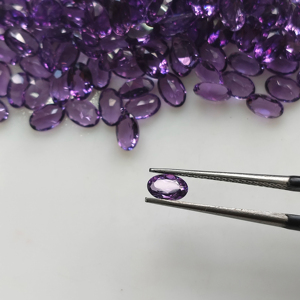 Améthyste africaine naturelle 6x4MM, coupe ovale, pierre précieuse en vrac de la meilleure qualité pour la fabrication de bijoux - Product Image 1