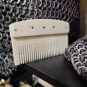 Meilleure qualité de très petit peigne à barbe Viking en os accessoire vintage fabriqué à la main par Crescent Crafts - Product Image 2