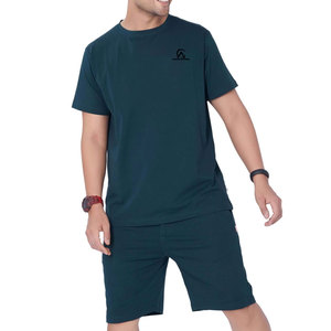 Ensemble t-shirt et short décontracté axé sur le confort, conçu pour un usage quotidien et un style de vie détendu - Product Image 1