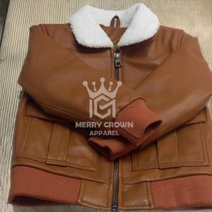 แจ็คเก็ตบอมเบอร์หนังแกะสำหรับผู้ชาย รุ่นใหม่ปี 2025 ขายส่ง OEM สไตล์ลำลอง ซิปเต็มตัว พร้อมพิมพ์ลายผ้าใบด้านหน้าตามสั่ง - Product Image 1