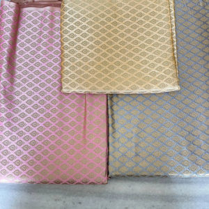 Tissu de brocart Tissu décoratif finement tissé avec des motifs riches pour les robes et les sacs Caractéristiques Fils métalliques - Product Image 1