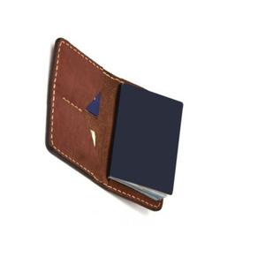 Funda para pasaporte marrón de piel auténtica con logotipo personalizado al por mayor - Product Image 1