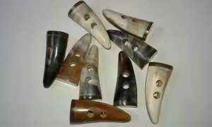 Croissant artisanat manteau d'hiver bouton à bascule écologique corne de buffle et bouton en os technique polie - Product Image 2