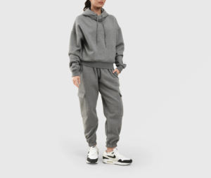 Ensemble de survêtement décontracté pour femme, tendance, à grammage élevé, personnalisable pour la vente en gros, comprenant un sweat à capuche chaud et un pantalon de jogging - Product Image 3