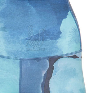 Leggings pour femmes en coton 100% respirant, taille mi-haute, couleur unie, style personnalisé, fabriqué au Pakistan - Product Image 5