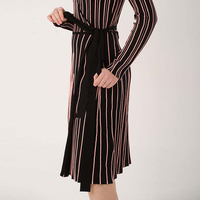 Maßgeschneidertes Modisches Büro-Damenkleid in Übergröße mit Gürtel, Gestreift, V-Ausschnitt, Gestricktes Pulloverkleid, Sexy Club-Bodycon-Kleid mit Gürtel