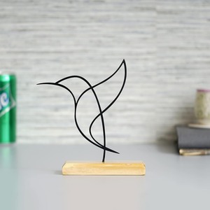 Figurine élégante d'oiseau noir Sculpture de table décorative pour la maison, le bureau, l'événement et le cadeau. - Product Image 5