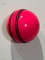 Ballon de cricket en cuir rose en gros, 4 pièces, design personnalisé, entraînement professionnel, couleurs du logo, sports d'équipe