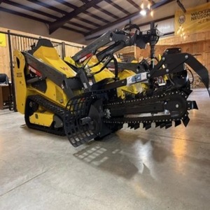 Minicargadora Compacta Wacker Neuson SM100 con Garantía de 1 Año, Motor Diésel, Caja de Cambios, Alto Momento de Carga, para Construcción y Agricultura - Product Image 1