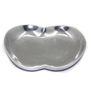 Plato de aluminio en forma de manzana hecho a mano, acabado EPL de latón, plato y bandeja de diseño clásico para Servin - Product Image 1