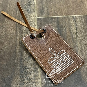 Nueva Etiqueta de bota de cuero de grano completo hecha a mano personalizada con diseño de bota Etiqueta de identificación de equipaje personalizable con correa para bolsos y calzado - Product Image 1