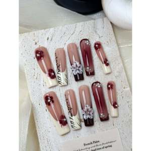 Accesorio de Material Premium con Pedrería de Leche Color Borgoña - Product Image 3