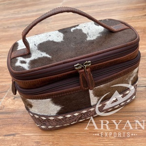 Le plus récent 2024 sac cosmétique de voyage floral usiné à la main de luxe pour les cheveux occidentaux des femmes sur le sac d'organisateur de maquillage multifonction en peau de vache - Product Image 1