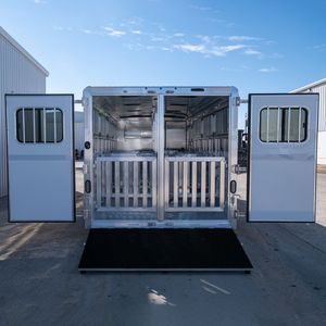 Suministramos la mejor calidad con buen precio para remolques de ganado de aluminio de doble eje con rampa y revestimiento metálico para animales. - Product Image 5
