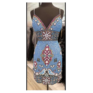 Les robes de soirée à bretelles perlées de qualité supérieure à l'exportation sont parfaites pour les tapis rouges et les rassemblements élégants disponibles à la vente - Product Image 5