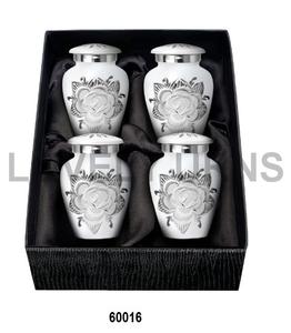 Petite urne miniature pour cendres humaines, ensemble de 4, pour honorer votre être cher, design artisanal de rose commémorative pour femmes et hommes (blanc) - Product Image 1