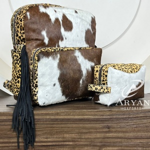 Ensemble de deux pièces de sac à dos et pochette de maquillage en cuir de vachette véritable Western avec motif de franges à imprimé léopard Combo de sacs de voyage élégants - Product Image 1