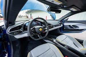 Ferrari 296 GTB 2024, supercar hybride, en excellent état, transaction honnête, dotée d'un moteur V6 biturbo de 3,0 L et d'un moteur électrique - Product Image 5