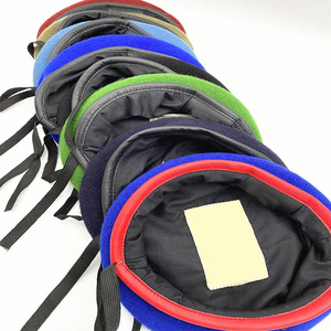 Chapeaux béret traditionnels en tissu doux offrant une apparence professionnelle et un toucher confortable Chapeaux béret à vendre - Product Image 4